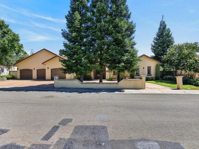 1230 Genesee Ct