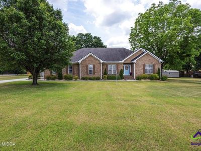 Property at 411 Dixieland Dr, Byron, GA