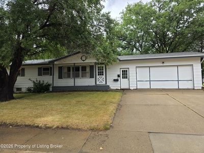 Property at 1077 4th Ave E, Dickinson, ND