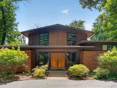 2 Villa Coublay Dr