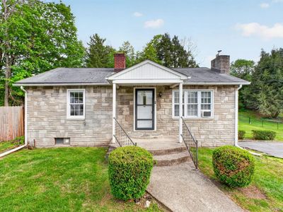17 Holt Road