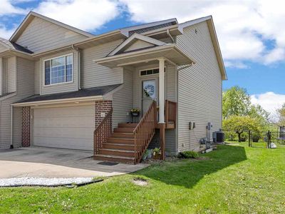 40 Cattail Ln