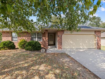 3253 E Colonial Street