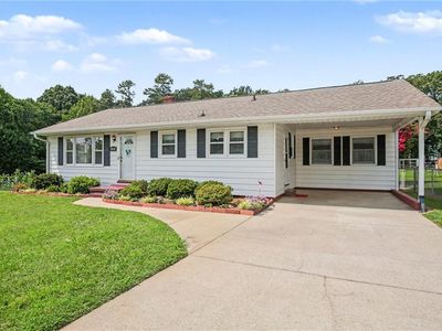 724 Lake Dr