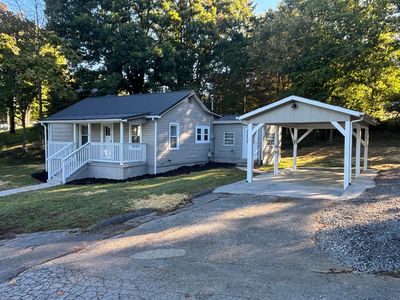 1128 Lockhart Rd