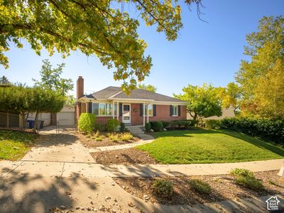 2514 E Yermo Ave