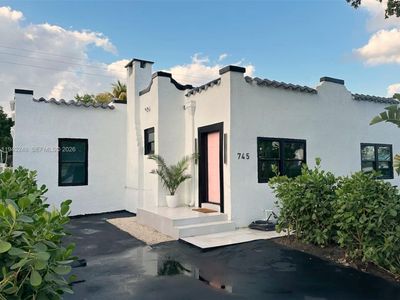 745 NW 47th Ter