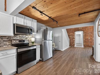 201 S Hoskins Rd APT 121