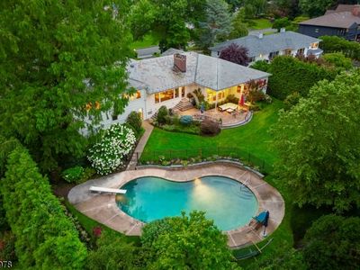 200 Crestwood Dr