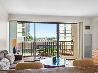 2140 Kuhio Ave APT 1005