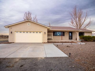 496 E Earl Dr