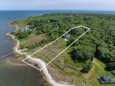 13 Harbor Acres Ln