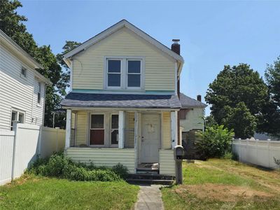 Property at 31 Union Ave, Patchogue, NY