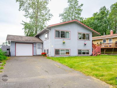890 Lancaster Dr