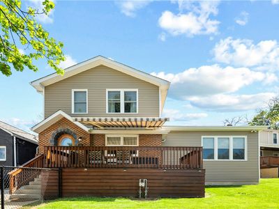 333 Redwood St