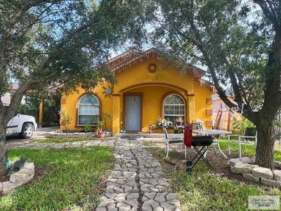 6702 Los Lobos Dr