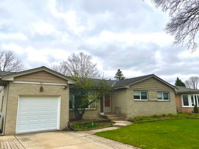 Property at 807 S Owen St, Mount Prospect, IL