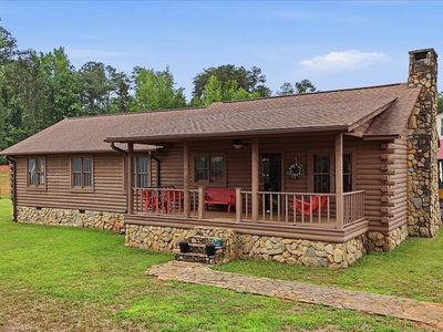 60 Lakeside Dr