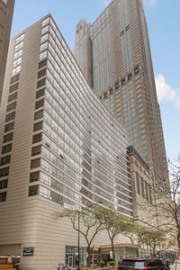 110 E Delaware Pl APT 401