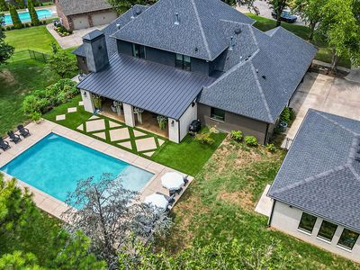 12 W Leiston Dr