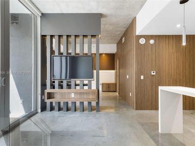 151 SE 1st St APT 905