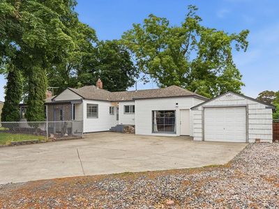 2015 N Vista Rd