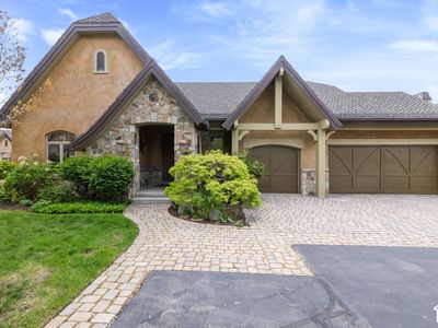3168 E Bavarian Ct