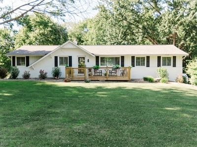 Property at 6596 Ivyhill Dr NW, Canal Fulton, OH