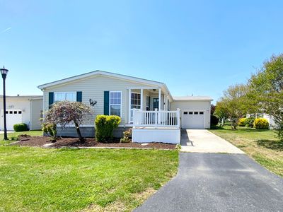4 Mayfair Ln