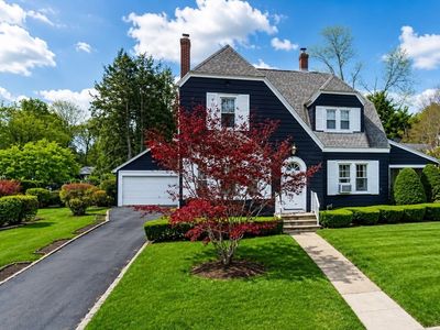 24 Lindbergh Ave