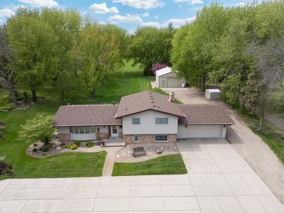 13741 Vinewood Ln N