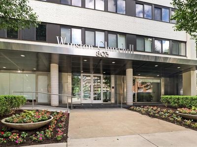 803 W 48th St APT 1106