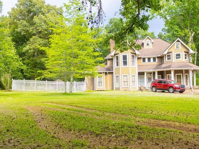 240 Carpenters Ln