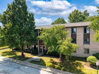 Property at 16400 Heather Ln #F101, Middleburg Heights, OH