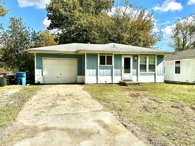 1914 N Lone Pine Avenue