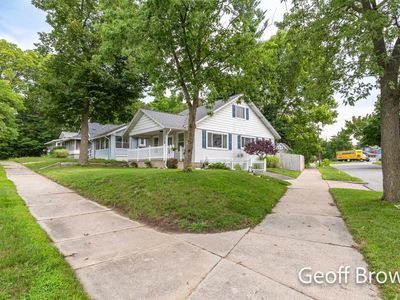 481 Graceland St NE
