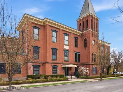 214 W Chestnut Street Unit 106