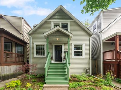 2324 W Eastwood Ave