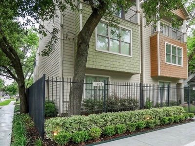 1101 Nadine St #B