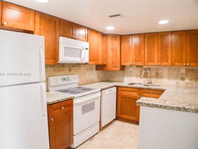 733 SE 1st Way APT 206