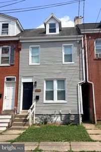 652 Hebrank St