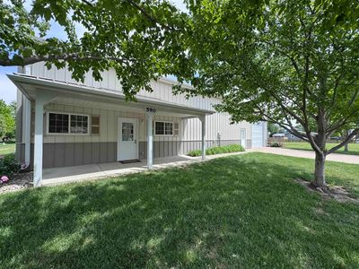 590 Lakeshore Dr