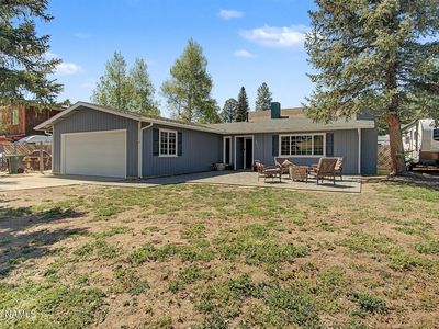2761 W Lynette Dr