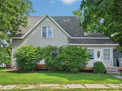 106 3rd Ave E