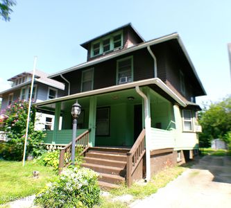 2410 Lawrence Ave