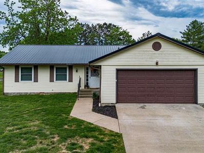 51 Lake Scene Dr