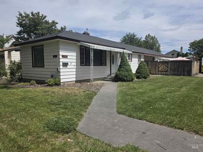 161 8th Ave E