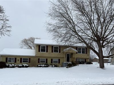 325 Meadowbrook Pkwy E