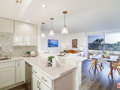 321 S San Vicente Blvd APT 708