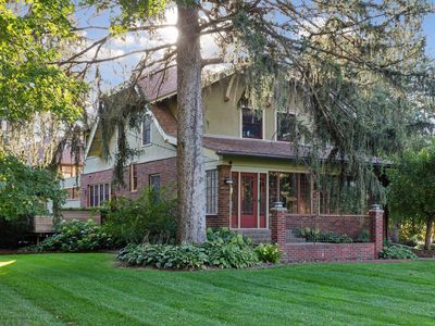 1085 Ryan Ave W